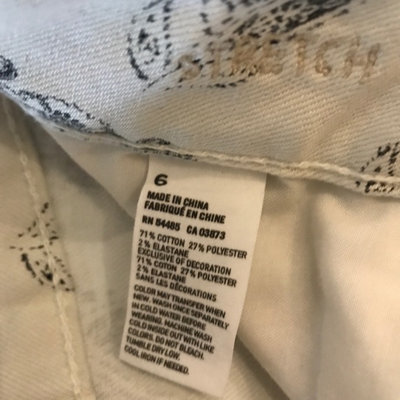 Cute summer shorts. Almost new. Only worn once. - Picture 4 of 4